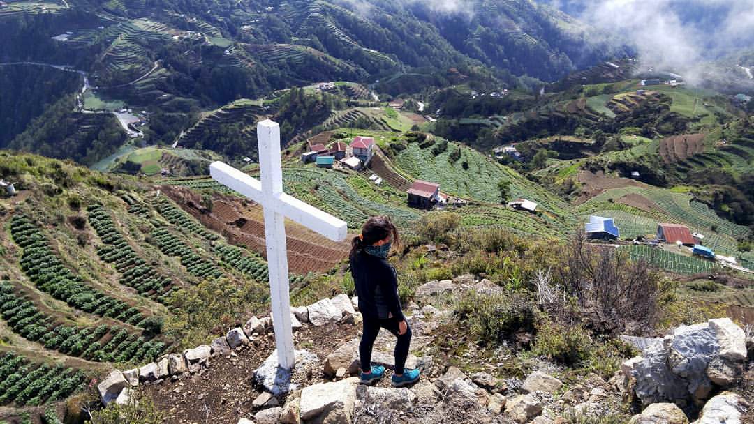 KamustaMagazine's tweet photo. "Harvest moon goals," jokes @bernicesib. Here's how to get to Mt. Timbak, Benguet Province: https://t.co/KJ5CkDpeYa https://t.co/P7i70u4Nbl