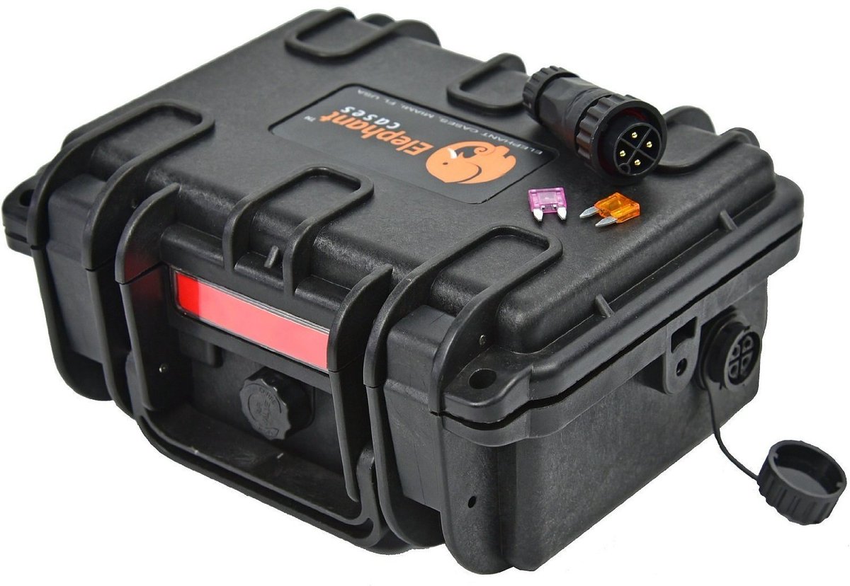 ElephantCases's tweet photo. Elephant K095 waterproof battery case #waterproofcase #batterycase #kayaking #fishing #boating #elephantcases #kayak https://t.co/7Awyn5pE8q