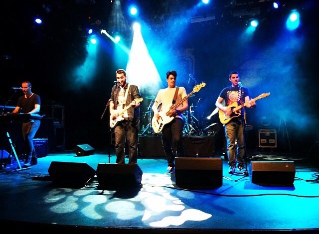 Mira, avui fa dos anys del concert amb <a href="/Desconeguts/">Desconeguts</a> a <a href="/LuzdeGasClub/">Luz de Gas</a> 💪🏻