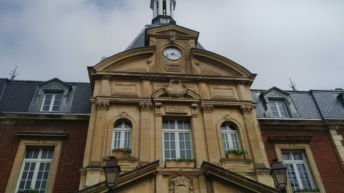 matthewarchibal's tweet photo. Even this town hall in Normandy is paying respect... Liberte, egALIte, Fraternite. #ButterflyBee https://t.co/Yzmwx74SpS