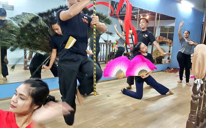 MuhdShafiqSani's tweet photo. - #Throwback to last thursday preview for tomorrow's show. Yasss show on the 1st Ramadan 😁🙌🏼 #Smede https://t.co/d5e1BFpyRN
