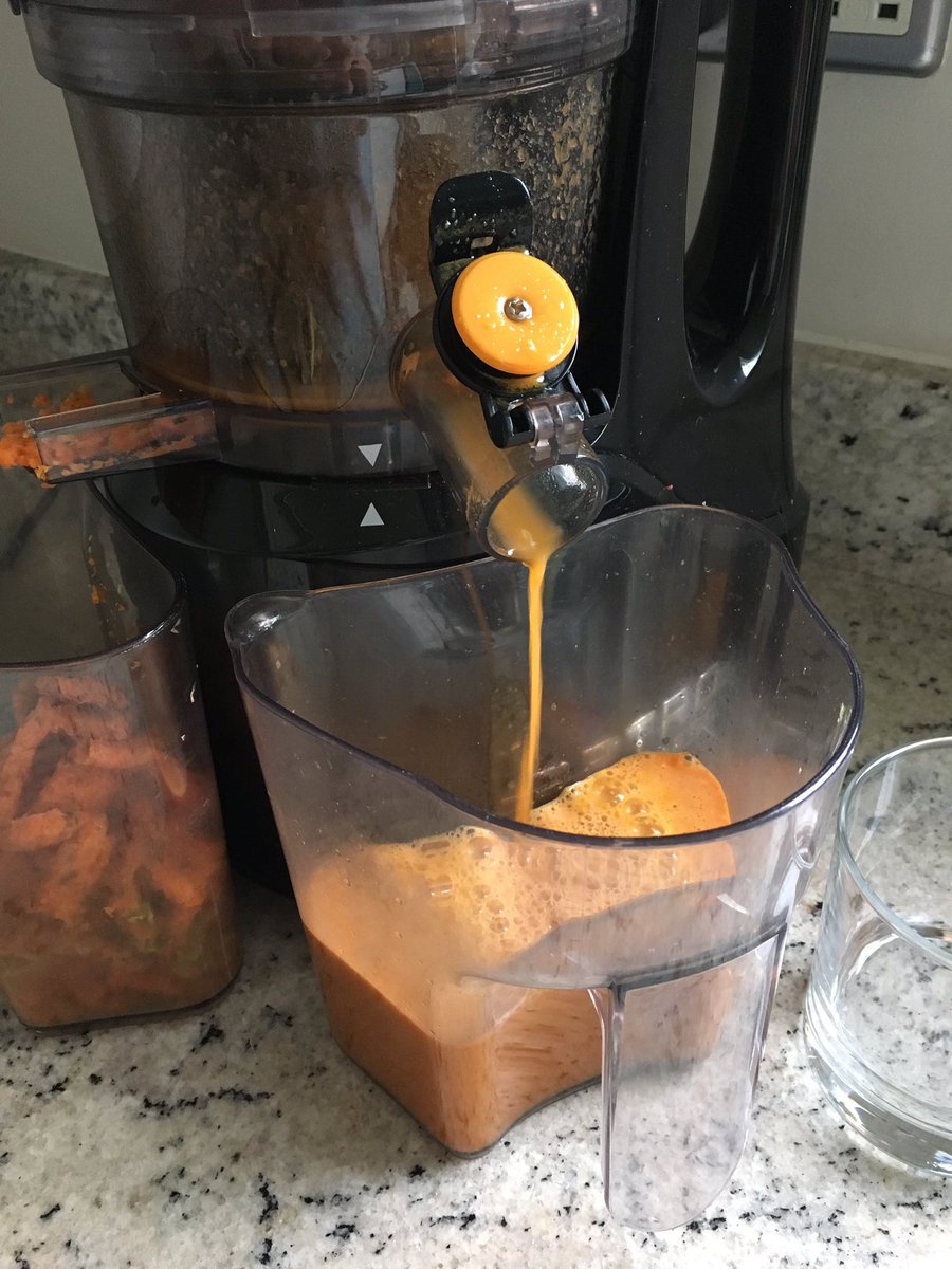WaysideHealer's tweet photo. Simple start. Carrot. Apple. Ginger. Turmeric. And Lime. Just an expansion on the #GingerShot #JuicingRocks https://t.co/JTZc83PwUi