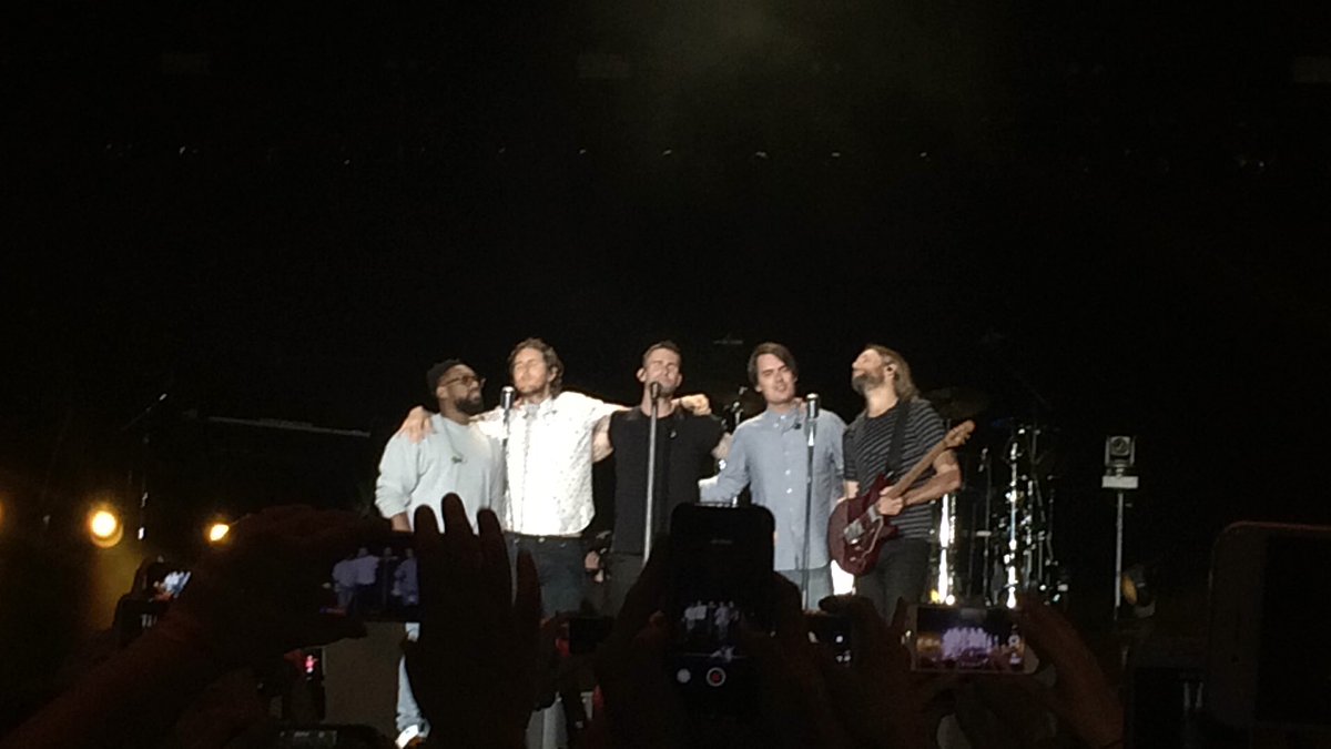 Dreaming_Jess's tweet photo. Maroon 5 à Nice ... Le feu ❤️ #Maroon5 #maroon5nice #Nice https://t.co/PUV5uKYJgz