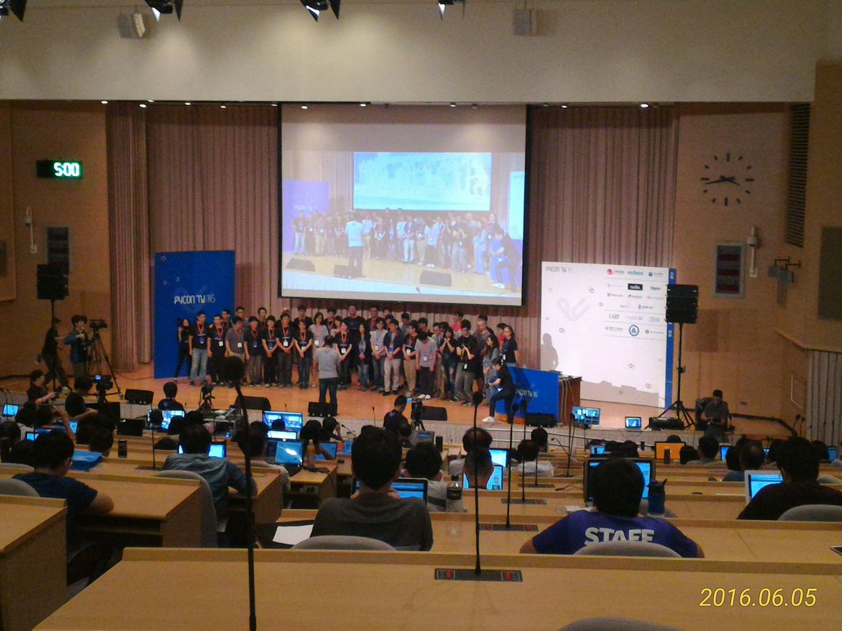 fkz_tw's tweet photo. 感謝全體工作人員!!
#pycontw2016 https://t.co/gFwHl8WX5x