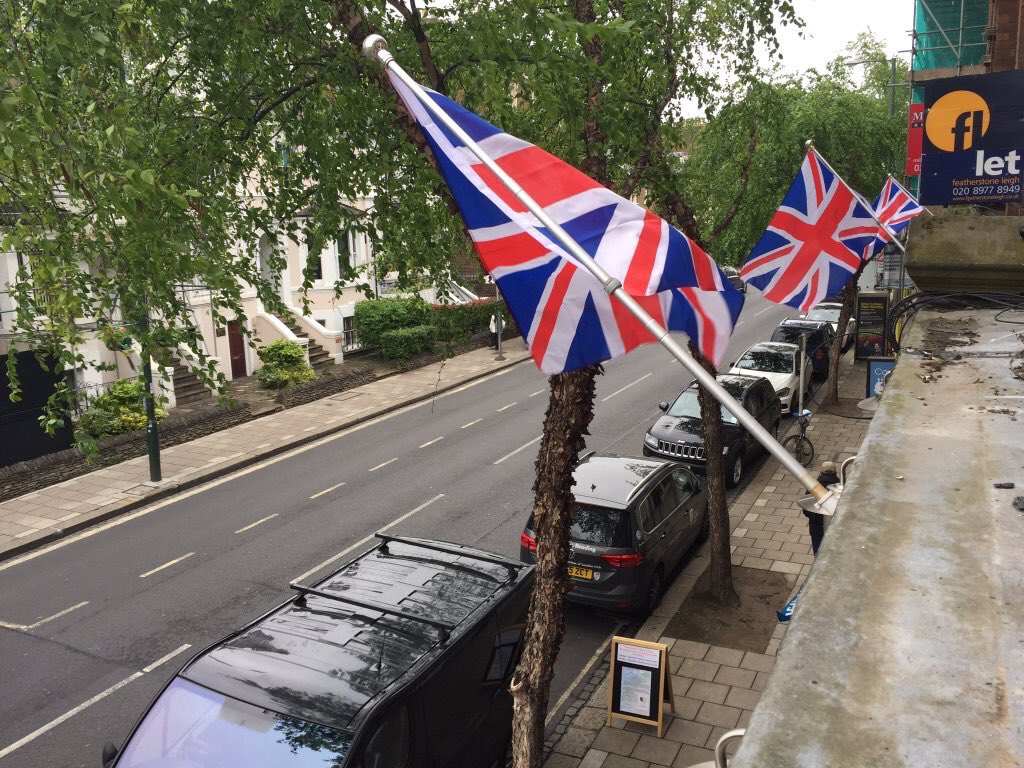 MLGteddington's tweet photo. Teddington ready to celebrate the Queens 90th Birthday ❤️🇬🇧🎈 Tks @TeddingtonC for arranging #unionjacks #queens90 https://t.co/ylZCsabmMI