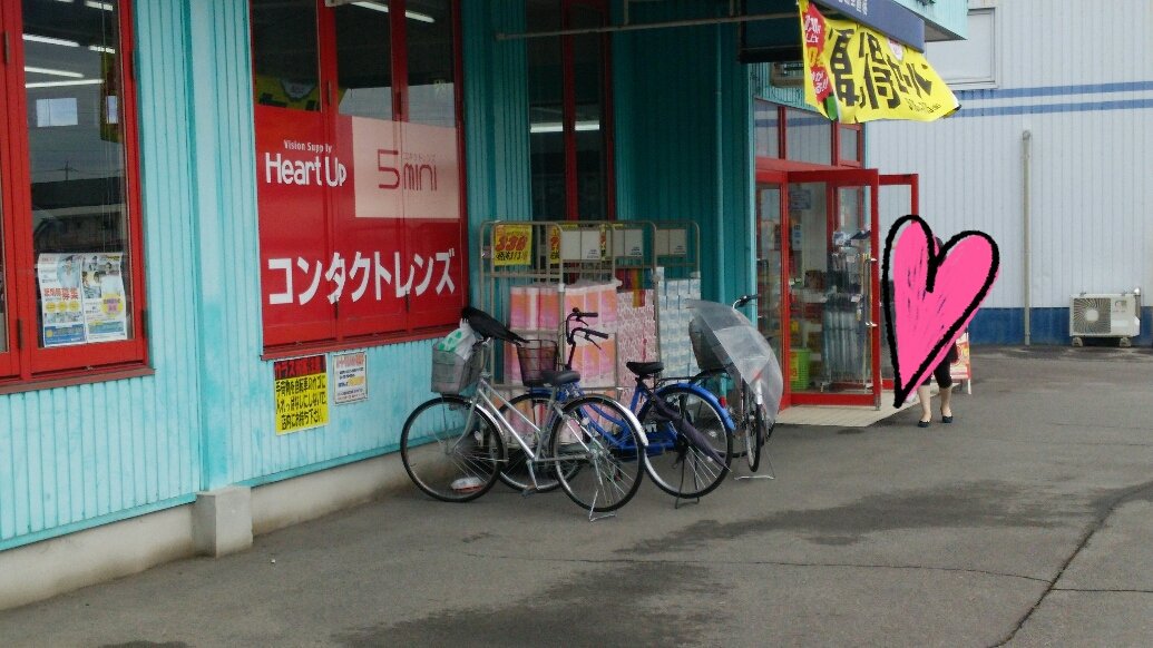 koiki0822's tweet photo. カラスが買い物袋から箱を盗んでツッツク姿に
おっ？チャンスと思い動画と画像録った後に……いや、追い払わなかんやんと思い自己嫌悪 https://t.co/TIfbz6dApM