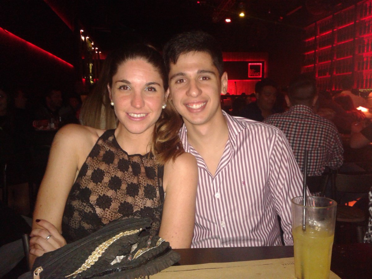 ValeCallegaris's tweet photo. Con el cumpleañero mas dioso!!!! https://t.co/ajNZcKNQG2
