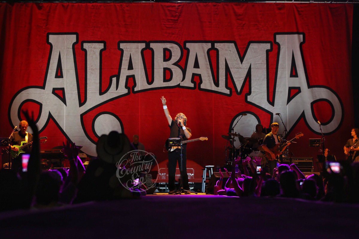 thecountrysip's tweet photo. There is nothing better right now @TheAlabamaBand in Alabama! What an amazing way to bring #Toadlick2016 to a close! https://t.co/wPbyNR9Yu1