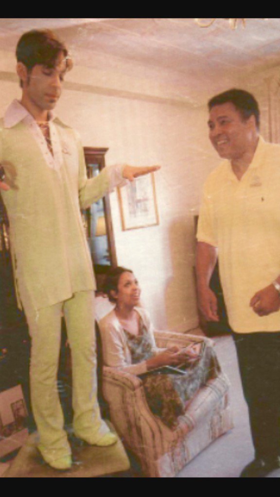 chrizophertracy's tweet image. Prince levitating 4 Muhammed Ali @cthagod this one is 4u