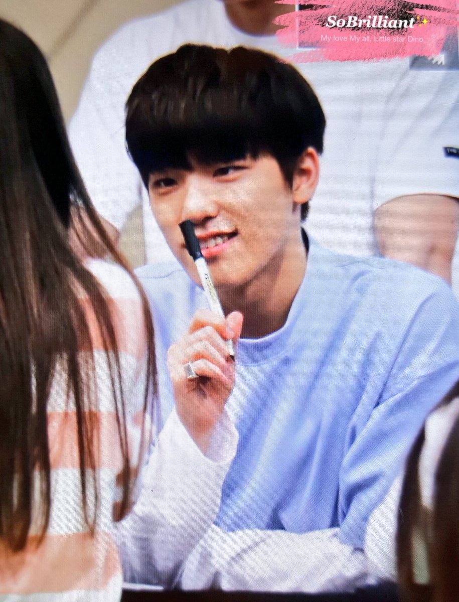 SoBrilliant0211's tweet photo. 160605 대구 #세븐틴 #디노 #이찬 #DINO @pledis_17 차니 투잡 뛰는거 누나랑 비밀로 하기로 해짜나ㅠㅠ 가수랑 양봉업자 ㅠㅠ 투잡남 ㅠㅠ https://t.co/NwnMAx6EIC