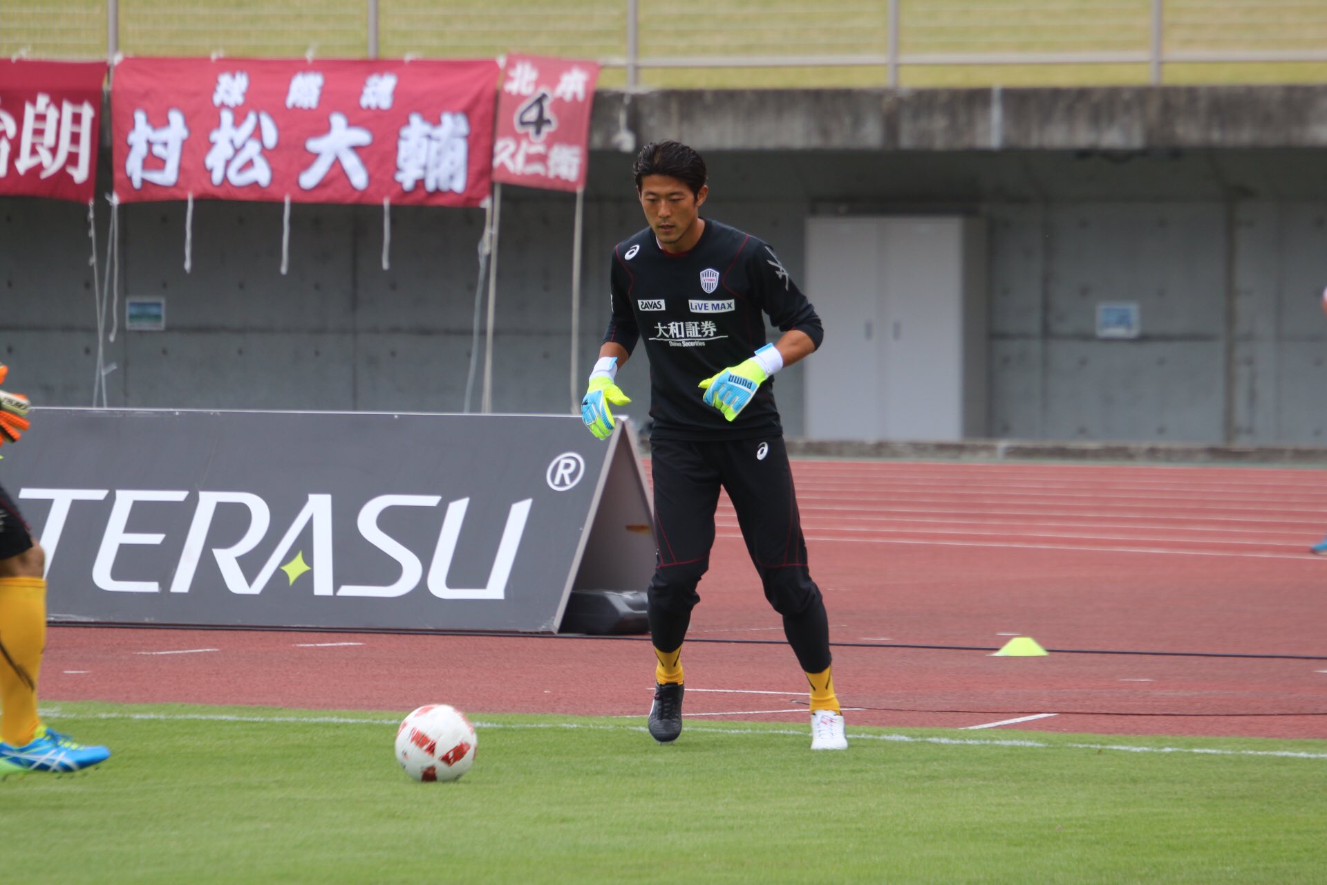 ヴィッセル神戸 ゴールキーパーがピッチに登場してウォーミングアップが始まりました T Co Mitkvuscga Vissel 湘南vs神戸 Jリーグ ナビスコカップ スカパー T Co Xh4zxhumb5 Twitter