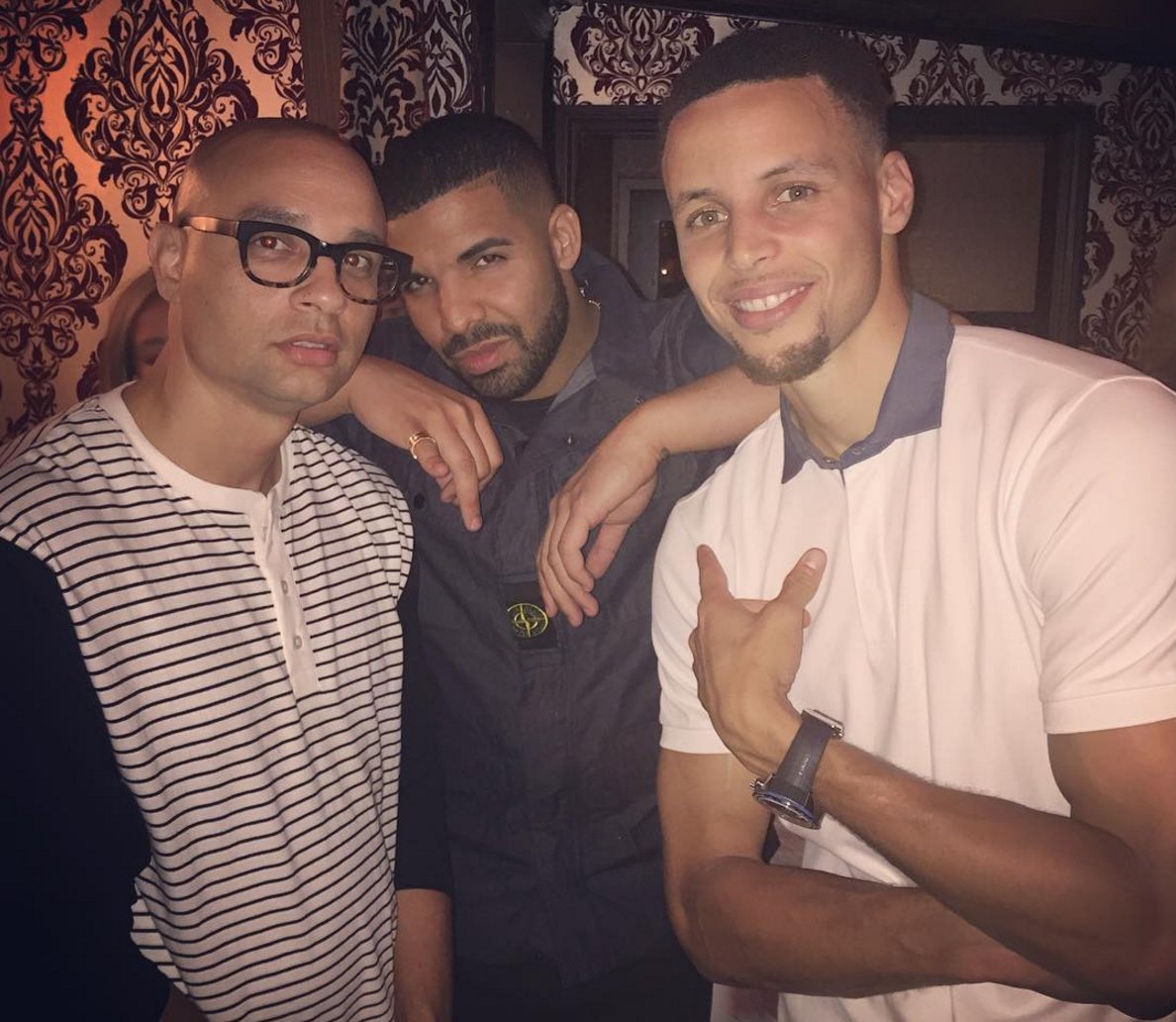 BleacherReport's tweet image. Newest Warriors fan?

Drake kicked it with Steph Curry at Ayesha Curry’s pop-up restaurant
ble.ac/1ZnQ3cI
