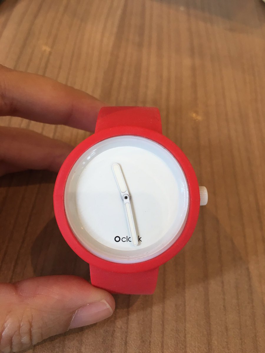 __azza's tweet photo. Loving this Italian brand, O'Clock! Red makes me feel energized and happy 💞. Check @AWCFancy for more colors. https://t.co/VoWWkupXOB