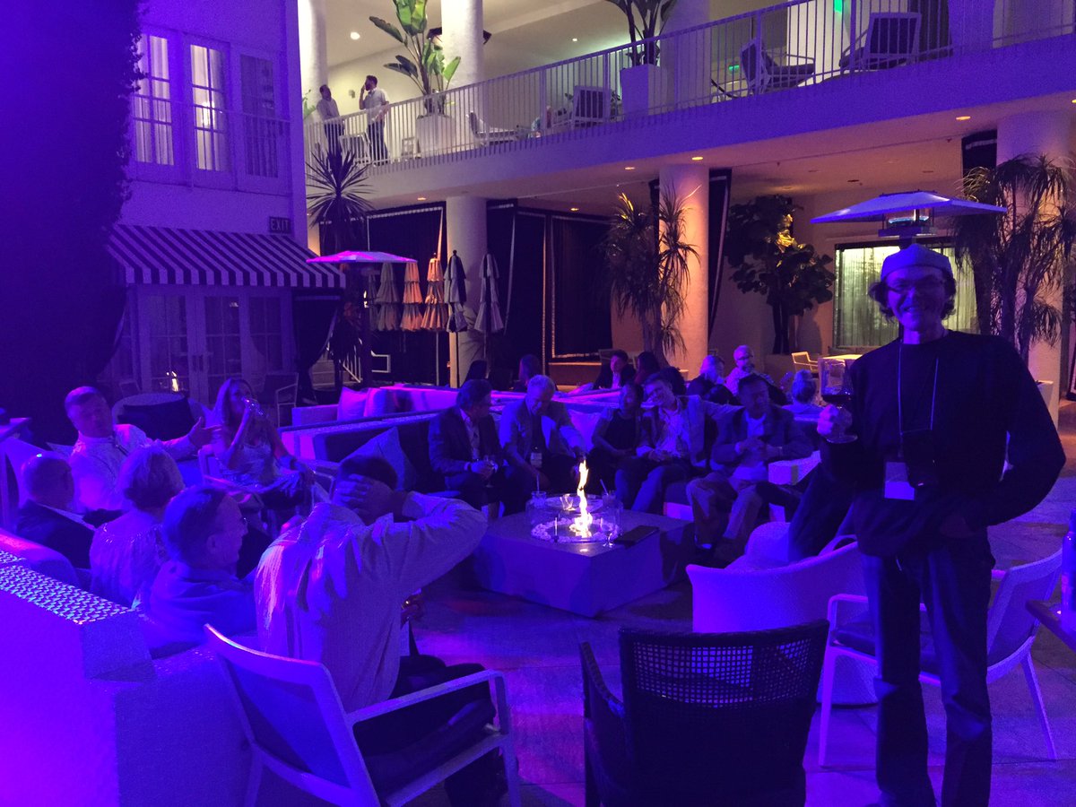 CellSurgicalNet's tweet image. #CellSurgicalNet sitting around the fire enjoying a beautiful Cali night after a knowledge filled #StemCell meeting