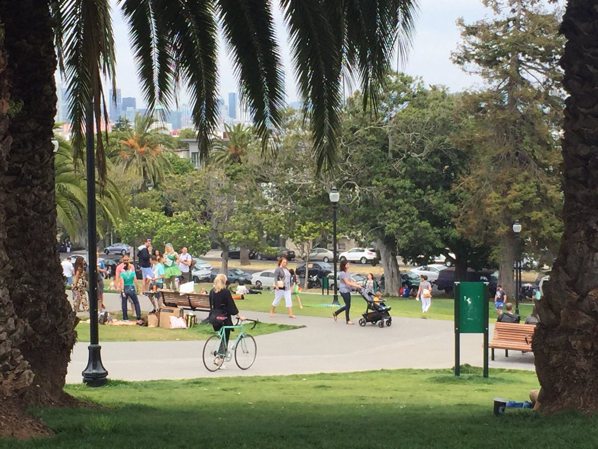 _amandaleahy's tweet photo. A much needed #DoloresPark day with @zapleahy and @arielhs. #NoReservationNeeded #LoveDolores #KeepItClean https://t.co/eQFFeY7lf7