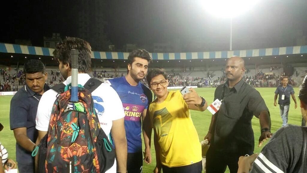 ArjunkOnline's tweet photo. [PICS]: @arjunk26 takes selfies with fans at #ASFCvsAHFC charity match https://t.co/WRr1ggE87h