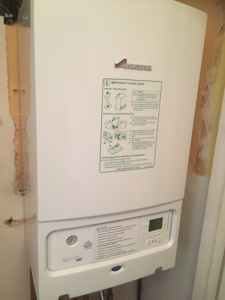 SamPlumbHeatGas's tweet photo. New Worcester Bosch install 25i much better than the 24i junior ! https://t.co/4INHY6kfa6