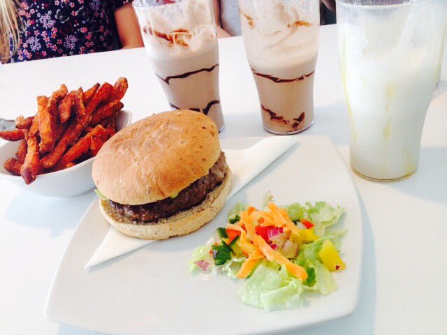 NatMurphy2012's tweet photo. A slice of Americana on the south coast!  Love the new Prom Diner in Boscombe #Bournemouth #food https://t.co/y0UvYzNBtE