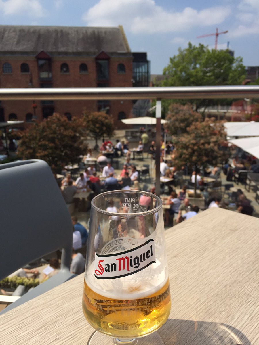 Beer sun Manchester Coldplay life does not get any better #bring on the food <a href="/dukes_92/">Dukes 92</a>