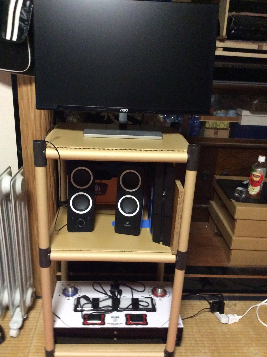 O Xrhsths Kjの裏庭 Sto Twitter 100均の組み立て棚を使ってps4のごちゃごちゃを整理 モニタを一番上に スピーカーを2段目に入れてみました