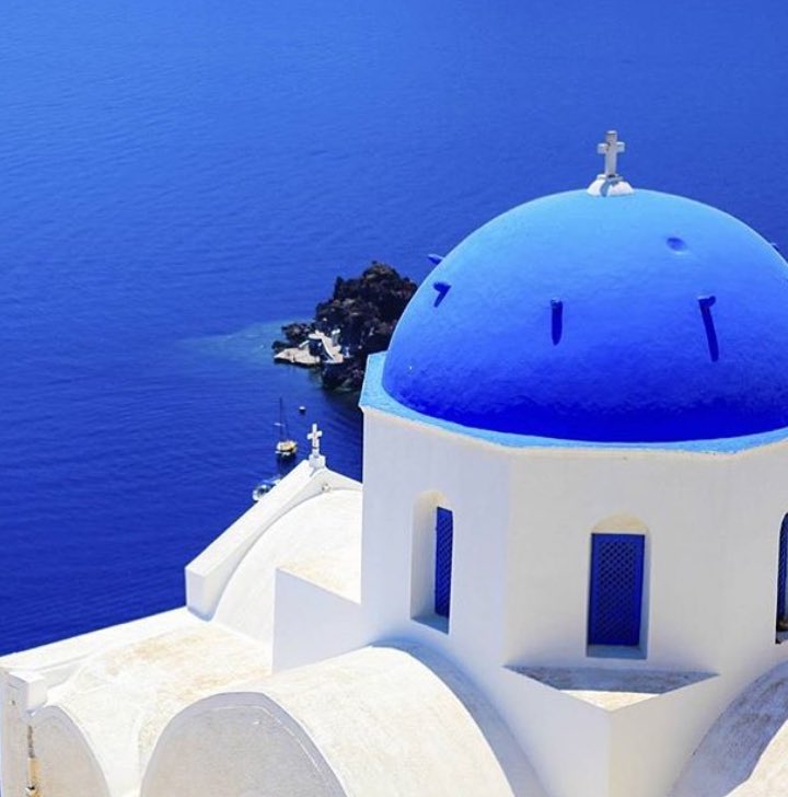 DaniStevens's tweet image. The ocean is everything I want to be. Beautiful, mysterious, wild and free. See you soon Santorini 💙💙💙 Wanderlust