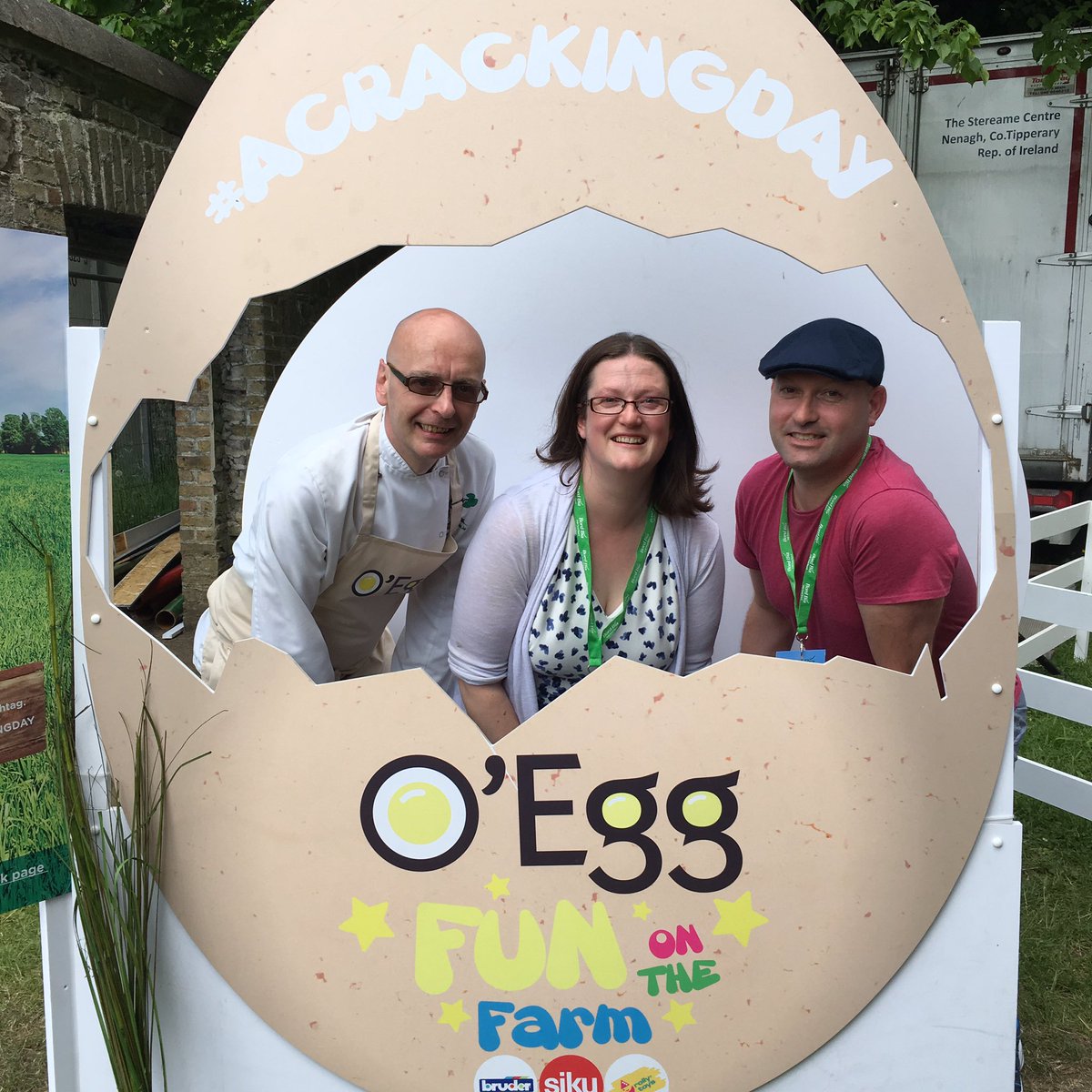 funonthefarmirl's tweet photo. We've had so many happy faces over at our Hatchlings having #ACrackingDay! Have you taken your photo yet? 🐣 https://t.co/WkV1Ayo9oM