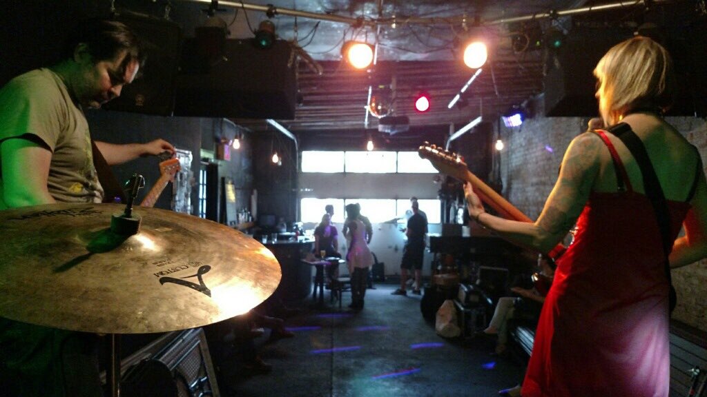 Champale_Gold's tweet photo. #champalegold #soundcheck #barmatchless #telecaster #dreamrock #red https://t.co/0E4tMQqDYc
