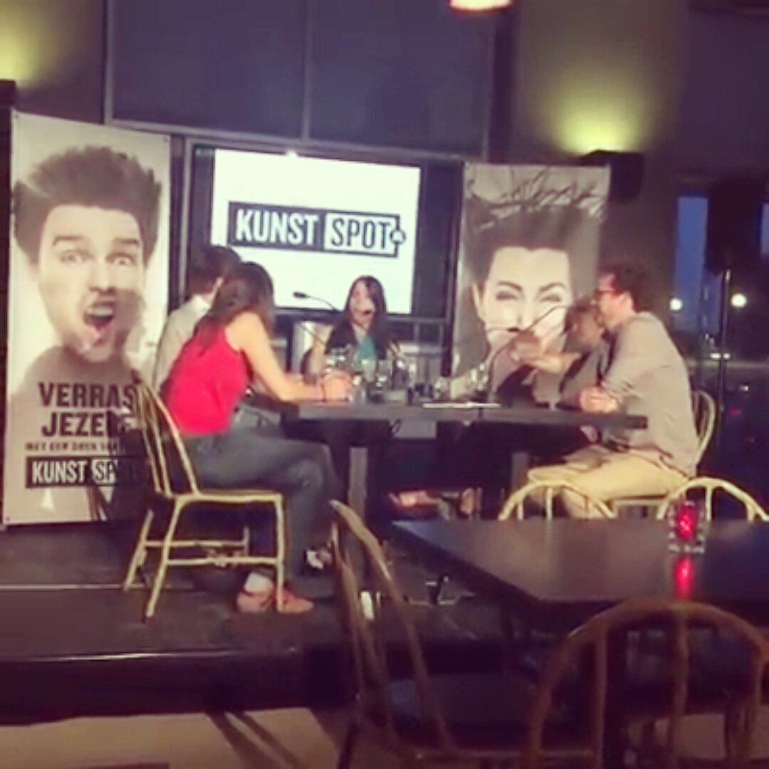 ansjelly's tweet photo. Verrassend goede verhalen over beeldende kunst bij de kunstspot talkshow. @kunstspot050 bij @denacht #denacht16 https://t.co/voOYzCLBOV