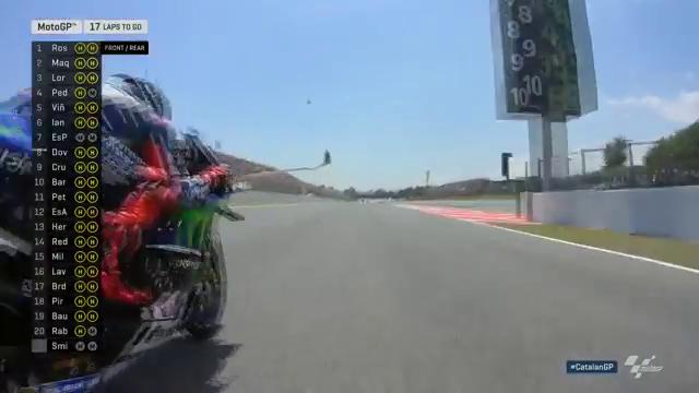 MotoGP's tweet photo. Things go from bad to worse for @lorenzo99, as @26_DaniPedrosa makes his way past the reigning champion! #CatalanGP https://t.co/3QnTREiUws