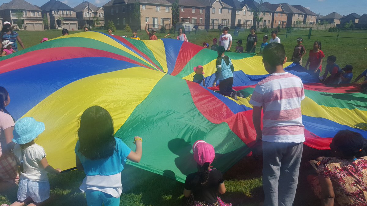 bchoise's tweet photo. Parachute play with our eco friends from David Susuk High Schools. https://t.co/lXMfCEu2cj