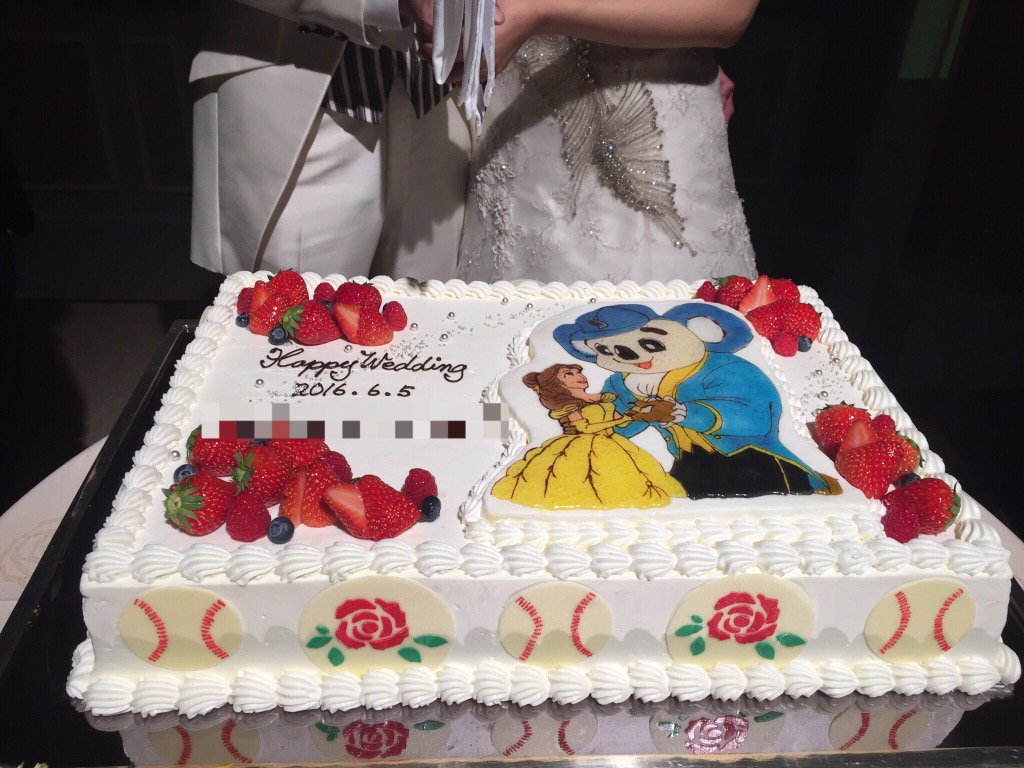 美女と野獣と中日が好きな夫婦の結婚式に行ったらウエディングケーキがすごいことに ガストンはつば九郎で Togetter