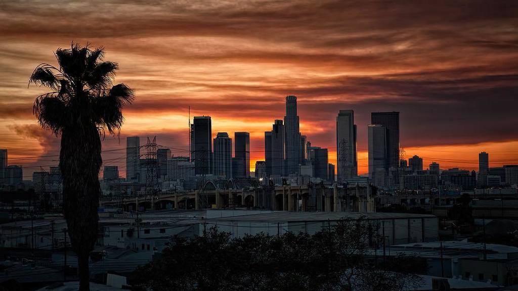 RhetBear's tweet photo. Sadly it takes a fire near my friends' houses to create a sunset like this.
#dtla #lastor… https://t.co/98o5c4a25e https://t.co/v0Ex6N2LkS