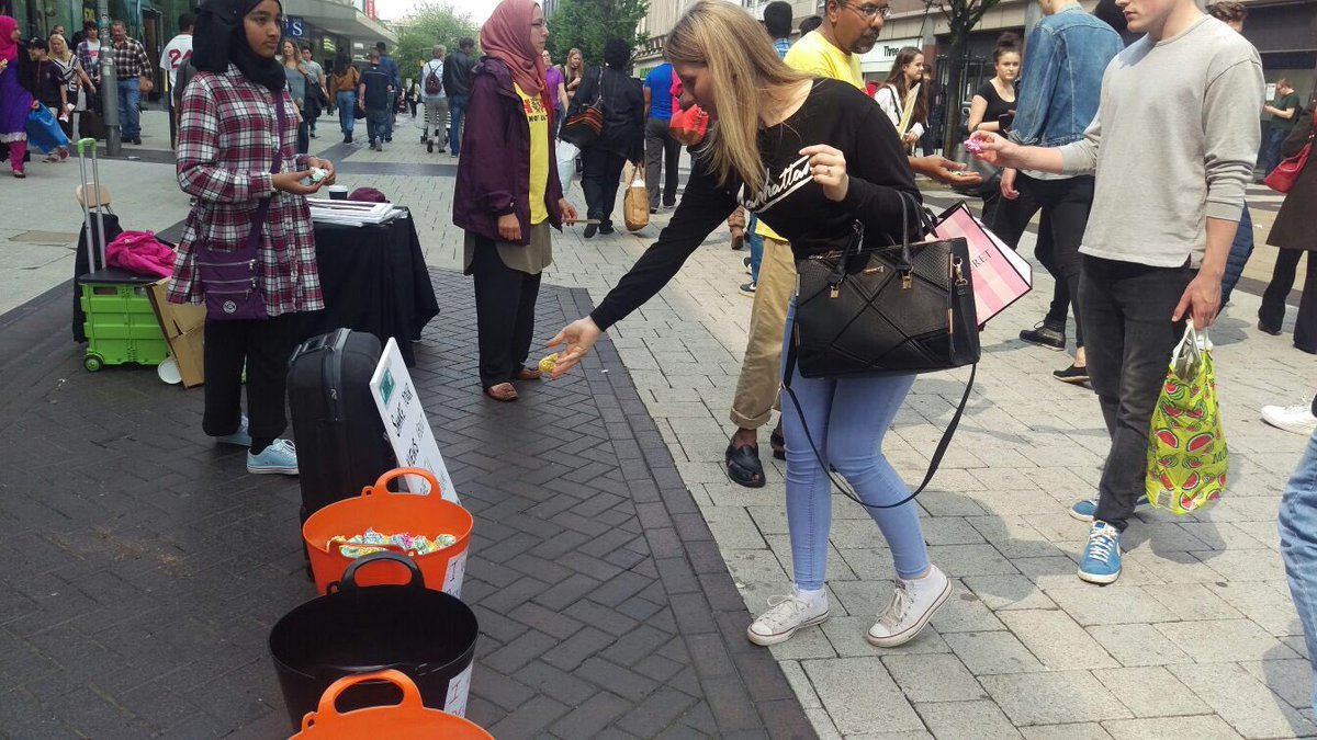 hopenothate's tweet photo. Our straw poll in The Bull Ring yesterday proved extremely popular #EUref #TurnUp #IBelieveInVoting #OurBrum https://t.co/gkc5GybsKt