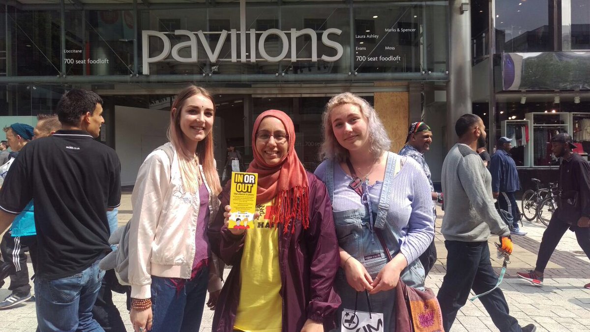 hopenothate's tweet photo. Our dedicated #Brum voter registration crew #IBelieveInVoting #TurnUp #EUreferendum https://t.co/BHOtQ22Dsj