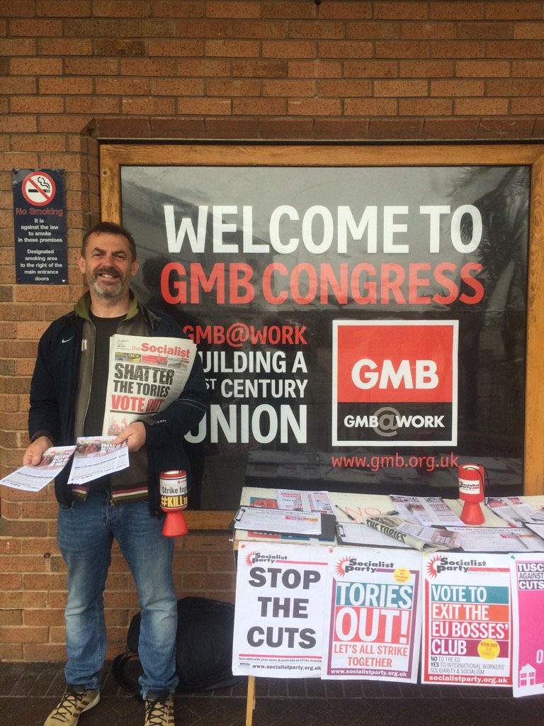 SouthernSP's tweet photo. Solidarity greetings to @GMB_union delegates from @Socialistpaper on sale today #GMB16 #defendunions @NSSN_AntiCuts https://t.co/pBALaMsGhU
