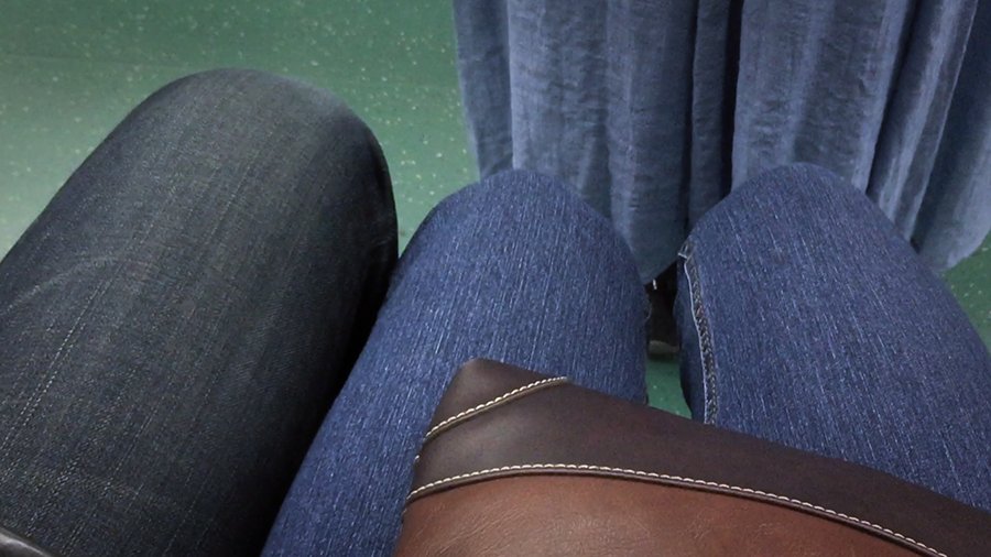 もっち 直接言えないチキンなんだけど 電車のシートで脚をガバって広げて座るのやめてほしいなぁ ボクはちゃんと閉じて 座ってるけど それでも腿がピッタリ触れ合って気持ち悪いんだ ってか 男の人って膝が大きいんだね お前も男だ T Co もっち 直接言えないチキンなんだけど 電車のシートで脚をガバって広げて座るのやめてほしいなぁ ボクはちゃんと閉じて 座ってるけど それでも腿がピッタリ触れ合って気持ち悪いんだ ってか 男の人って膝が大きいんだね お前も男だ T Co