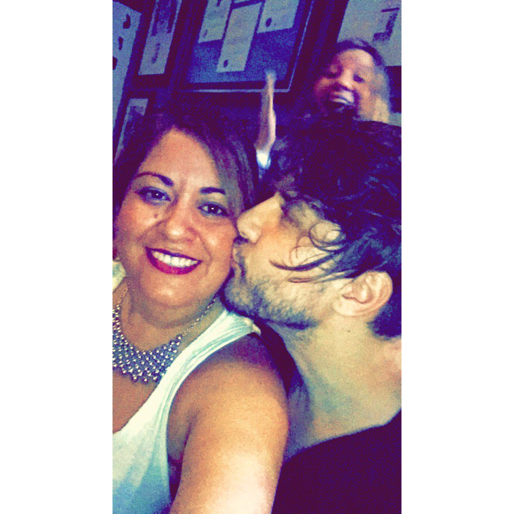 monikflowers10's tweet photo. #InstaSize. 😍😍😍 #3deellos #JuanPrieto ❤️🎶🤘🏻 https://t.co/6JFgzE8OOu