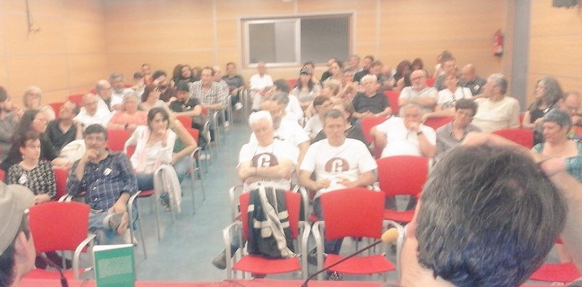 Ganemos3C's tweet photo. Tras talleres @emmanuelrog hizo una reflexión crítica del año con @SilesXGetafe moderando #CupsFest https://t.co/Wz26fyfmj3