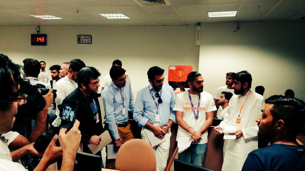 Throwathon's tweet photo. Elevator pitches in full flow! #MomentOfTruth https://t.co/QX1BWJXdl3