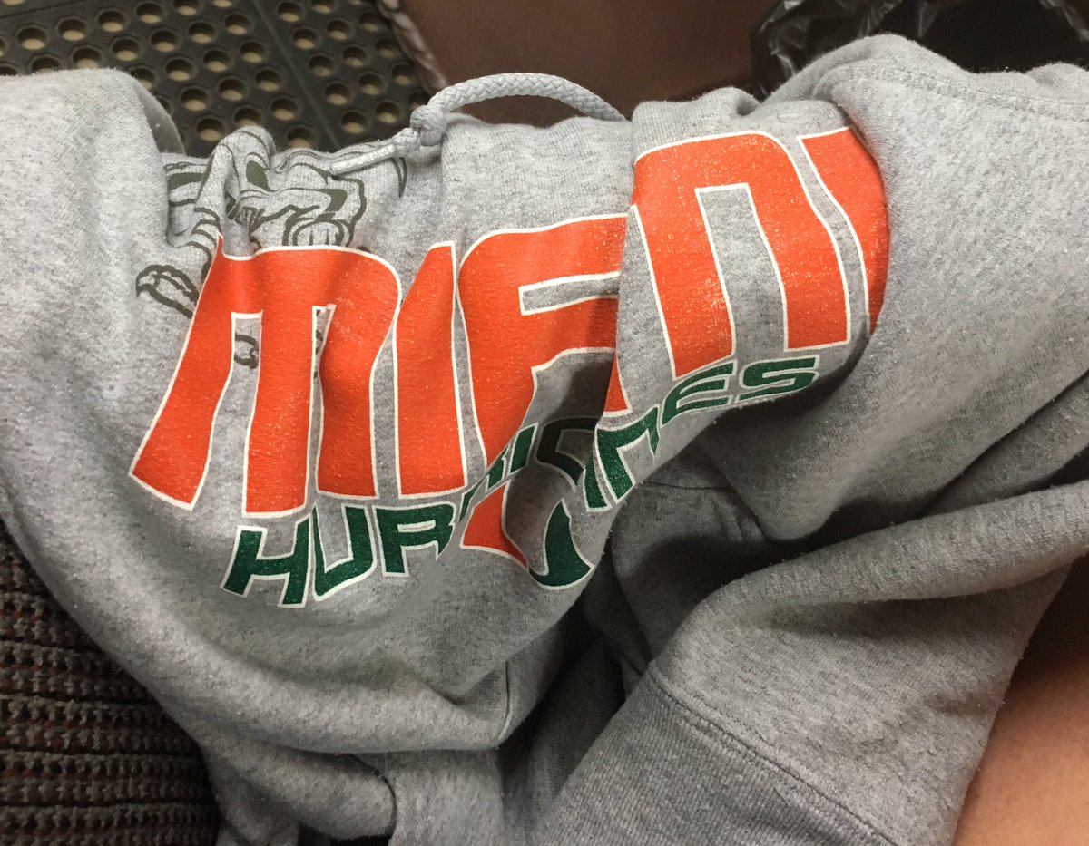 tobi_muller's tweet photo. When you're cold and your sister left her sweatshirt at work but she makes poor team choices #JustCanNot https://t.co/UKUZzgwhrr