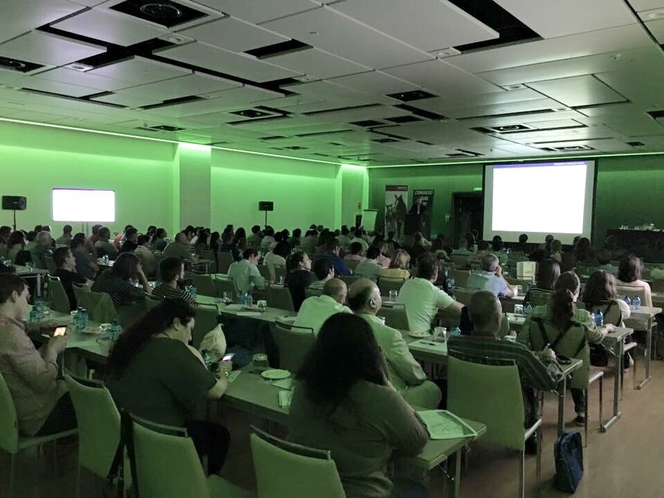 IDEXX_ES's tweet photo. CONGRESO ANUAL @AVEE  Madrid - Importancia del laboratorio en el exámen pre-compra - Dr Fco. Javier Mendoza https://t.co/4Bhd3LtIfa