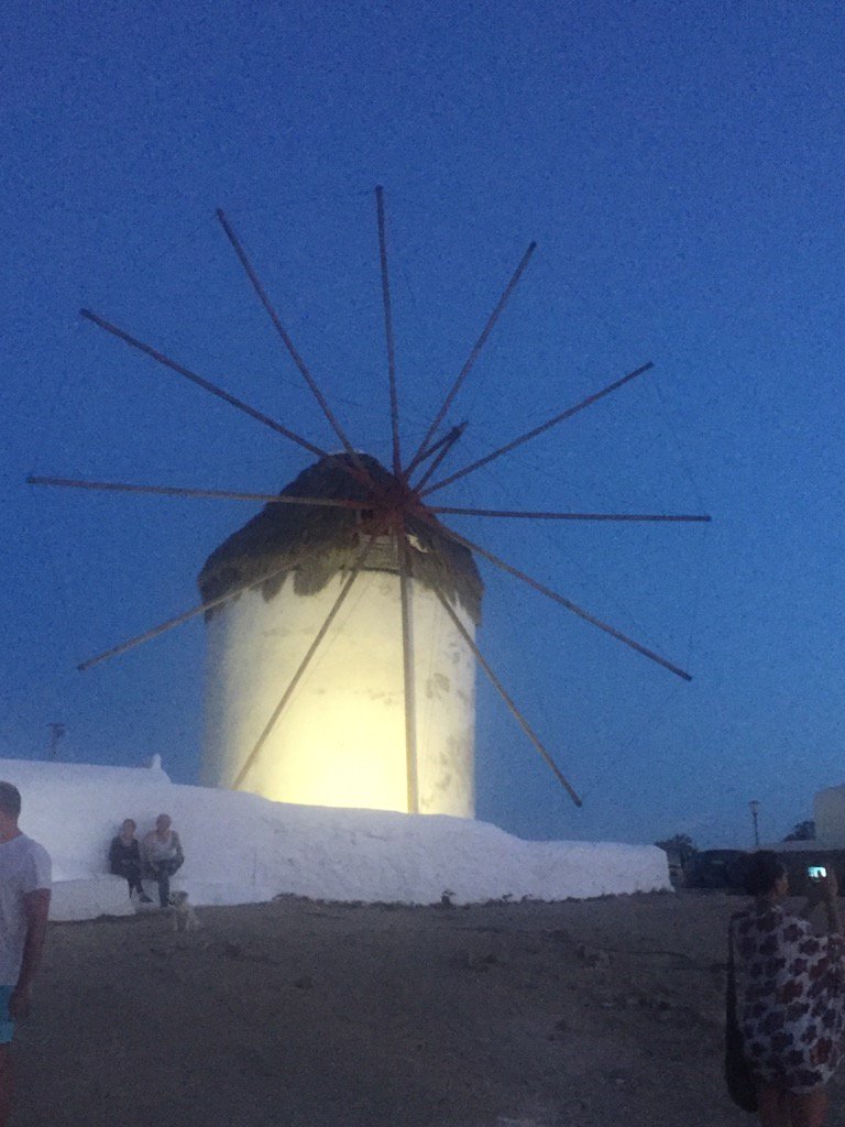 automythos's tweet image. 