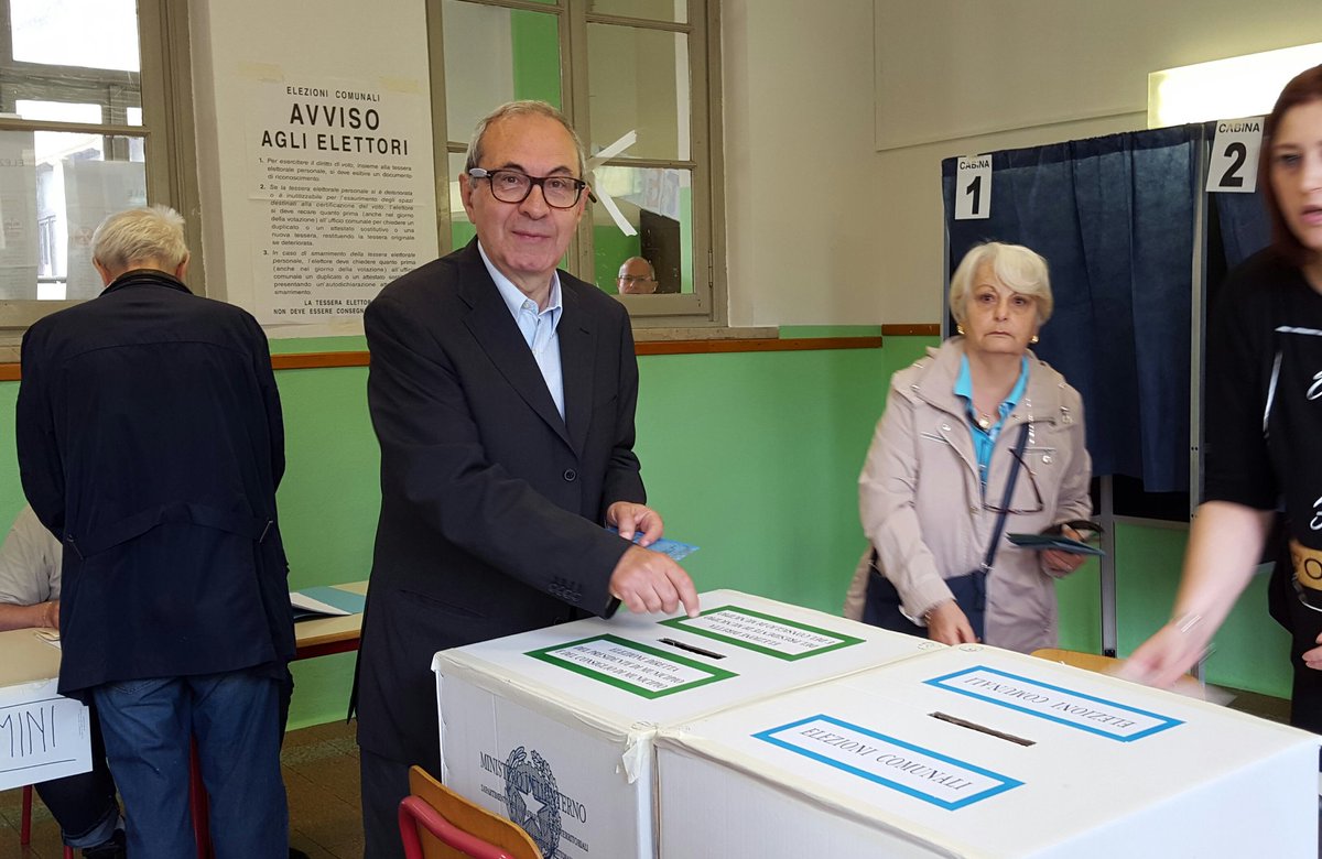 #ElezioniMilano il candidato <a href="/basiliorizzo/">Basilio Rizzo</a> ha appena votato nel seggio di via Dolci #elezionicomunali #Milano