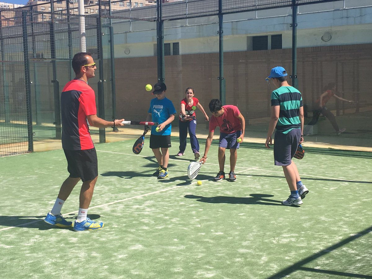 AutismoCeuta's tweet photo. Ayer tocó Padel🎾 Lo pasamos genial😊 https://t.co/OlDIPdjpxp