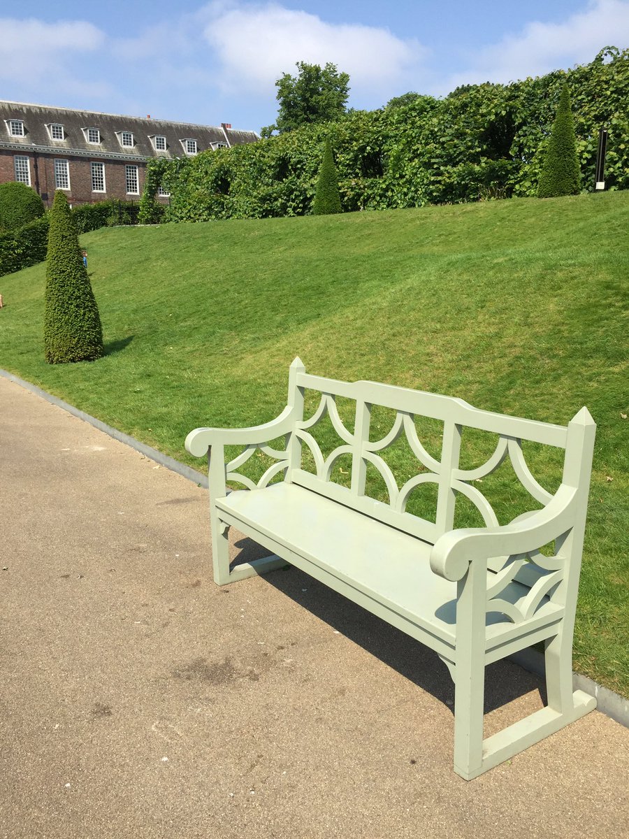 TheLarryBanda's tweet photo. @PRIDEreps_CC Another 1 for you Leanne. This one's at Kensington Palace. (Must be saddest tweets ever) #benchheaven https://t.co/zbLtISoVgS