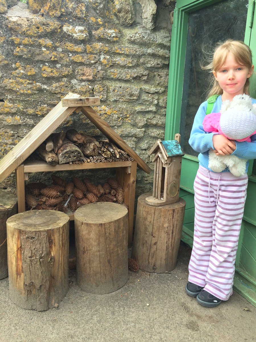 JenniferRobbo's tweet photo. @nectar #HalfTermArt Its been such beautiful weather we've been making a 'bug hotel' outside. So much fun! https://t.co/FIJsSNdBOC