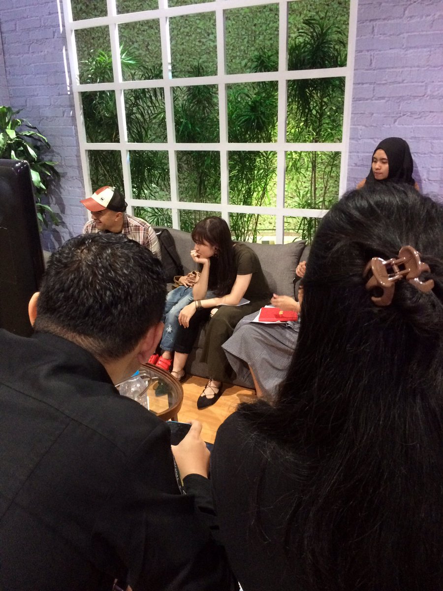 Lucky_FS's tweet photo. Reading buat program kisah jelang berbuka trans tv yg akan live jam 16.00-17.30 setiap hari selama bln ramadhan https://t.co/rjlPcKJ2gT