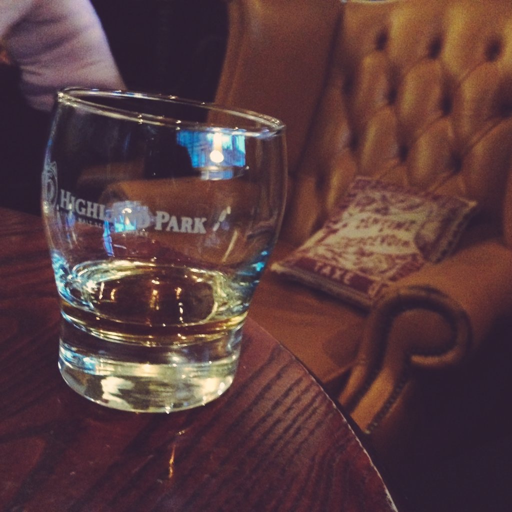 SassenachPlace's tweet photo. @DutchSassenach @SwietjesO Slainte..long drink the #QueenOfWhite https://t.co/gQY2n9AlMd