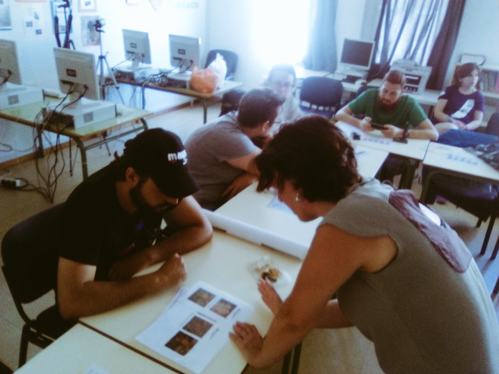 obsdelmar's tweet photo. Mucha curiosidad por conocer a las #invasoras de la mano de las expertas antes de entrar al agua #Andalucía #ciencia https://t.co/k7NQ9cBia9