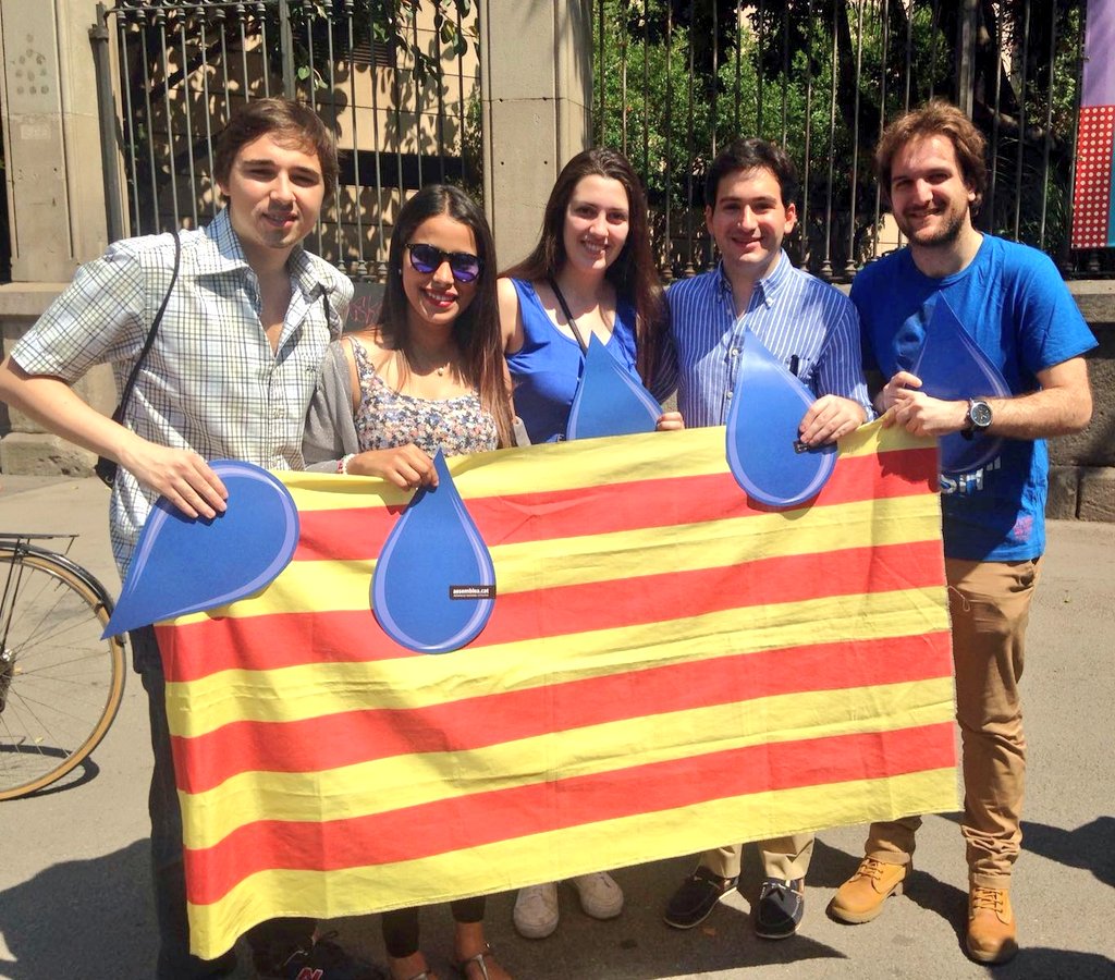 UJbcnciutat's tweet photo. Ja som a Plaça Universitat escalfant motors per la manifestació en defensa de l'Ebre! #Riuada5J #LoRiuÉsVida https://t.co/hTPcy9msQy